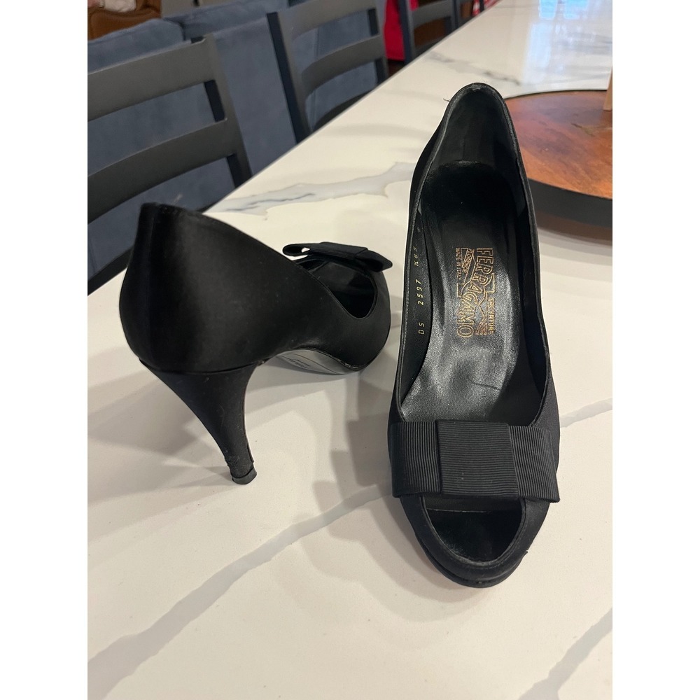 Vintage Salvatore Ferragamo Black Satin Peep Toe Bow Heels Size‎ 8.5 Italy Pumps